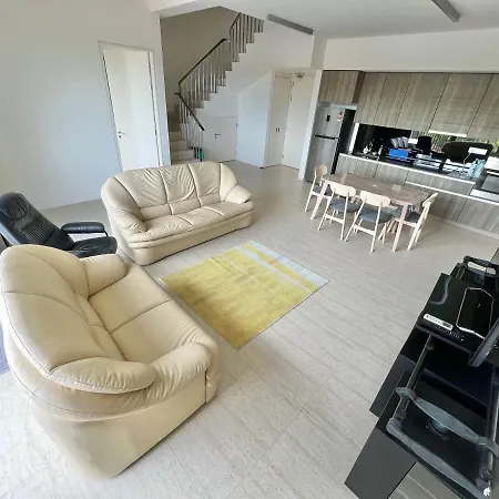 By The Sea, Penang Apartment Batu Ferringhi Exterior photo